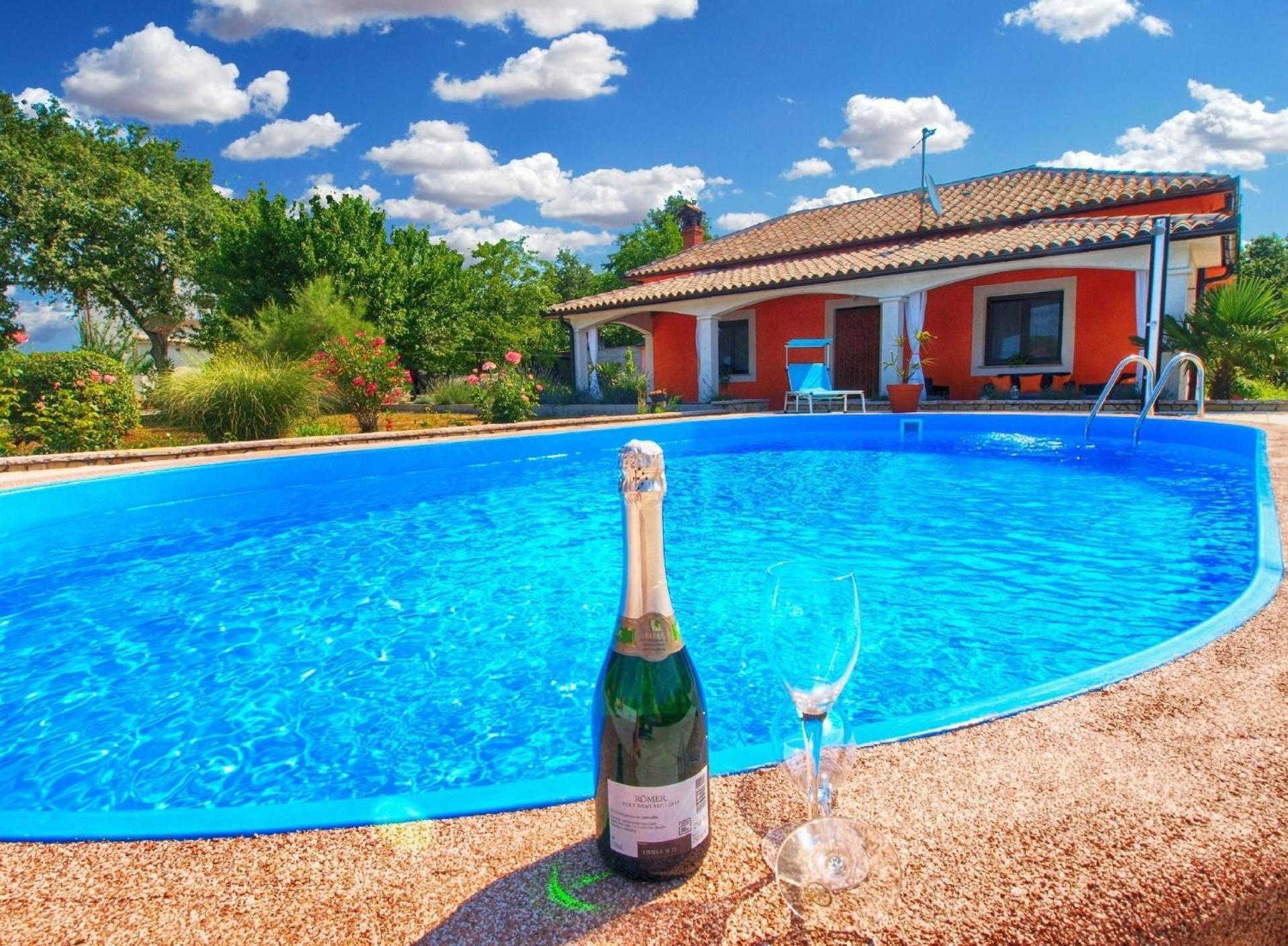Mit Privatpool Fuer 6 Personen Ca 100 Qm In Hreljici, Istrien Bucht Von Rasa Holiday home